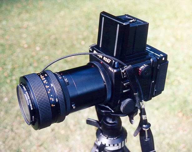 Kamera Mamiya RZ 67 Pro II mit Objektiv 100-200/1:5,2 und Drahtauslser